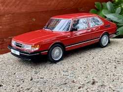 Skala 1/18 SAAB 900 GL, Red, fr MCG Model Car Group