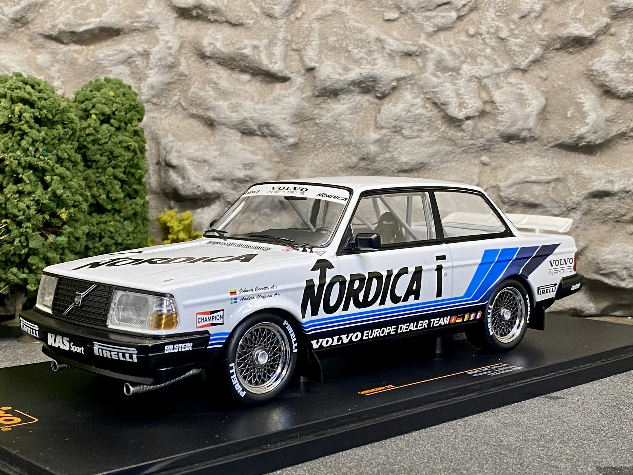 Skala 1/18 VOLVO 240 Turbo #1 Nordica ETCC, A Olofsson fr IXO Models