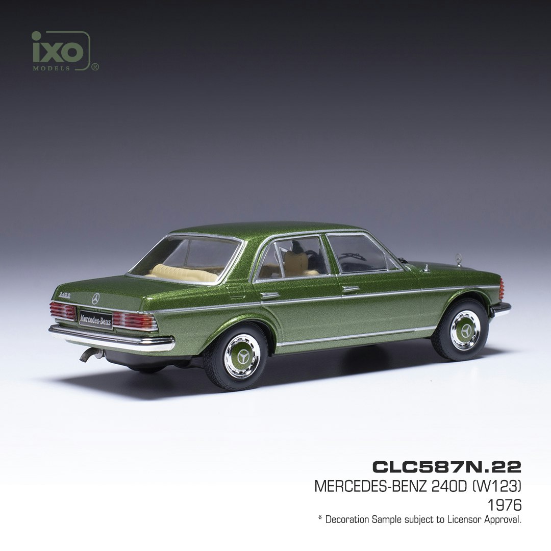 Liten skada på Låda, Skala 1/43 Mercedes-Benz 240D (W123) Green fr IXO Models