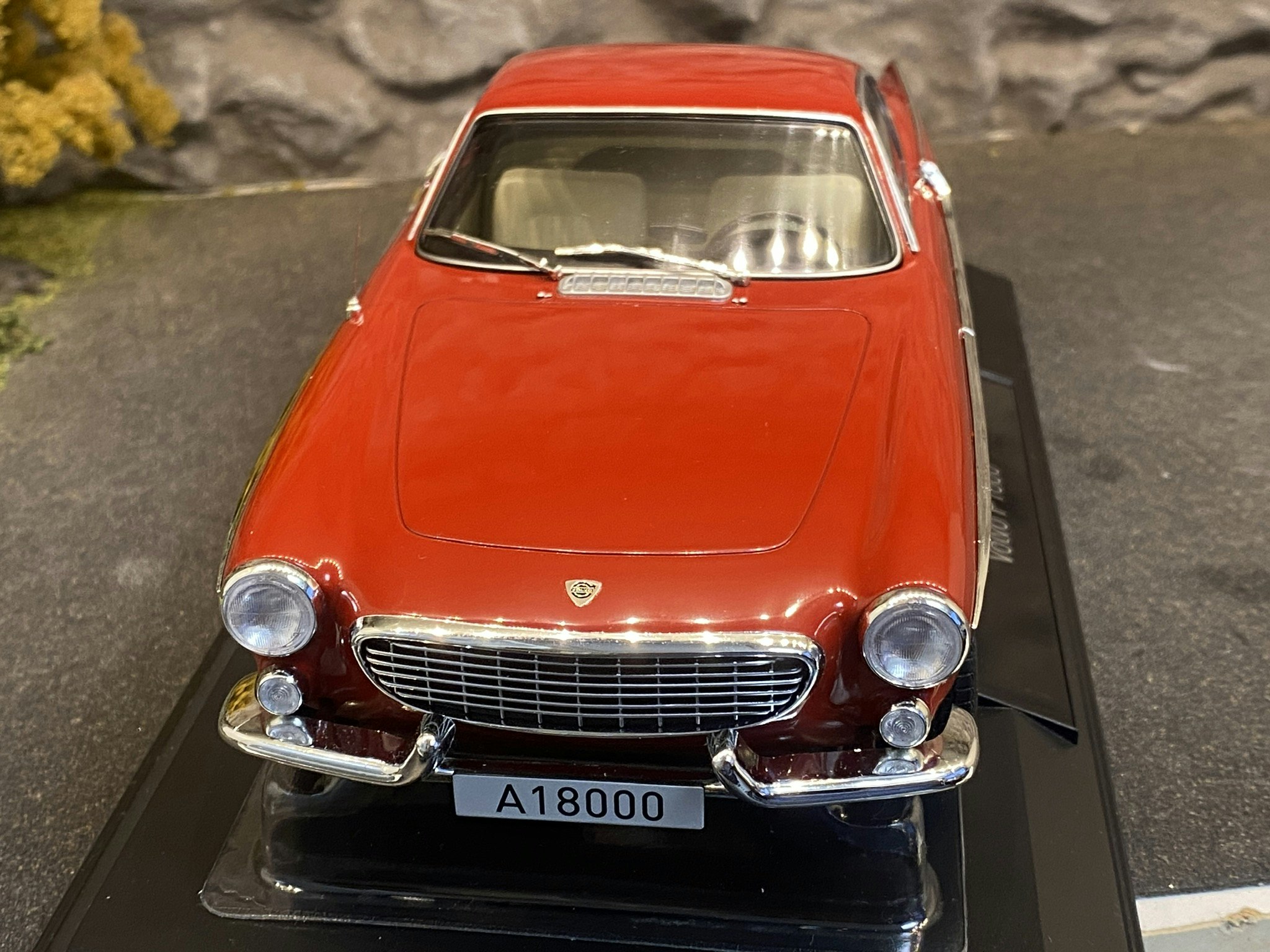 Skala 1/18 Volvo P1800 1961, Red fr Norev