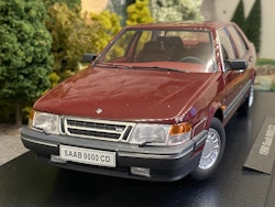 Skala 1/18 SAAB 9000 CD Turbo, Dark red Metallic fr Triple9 Collection