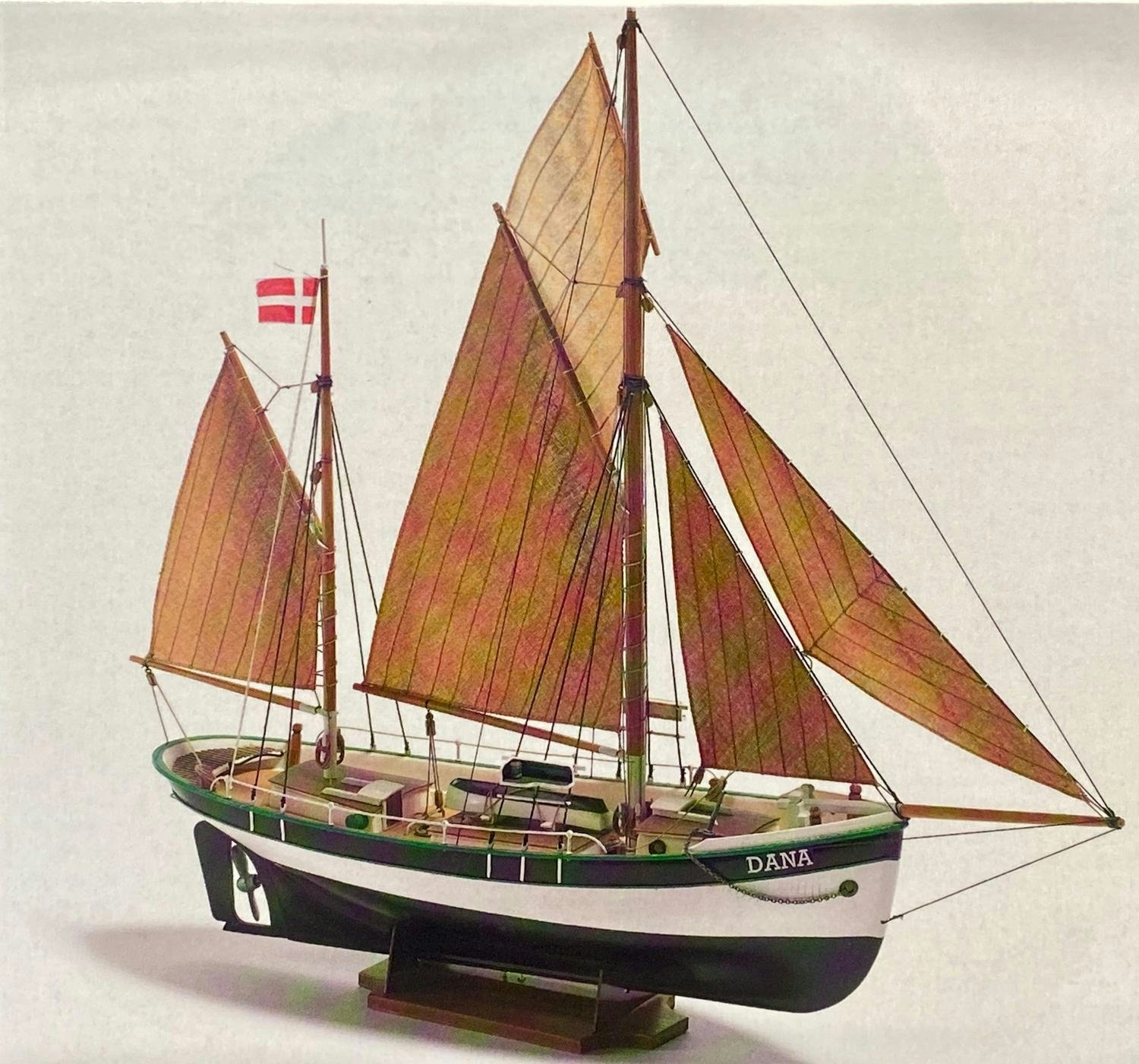Skala 1/60 Building kit: Dana 200 fr Billing Boats - Plastic hull