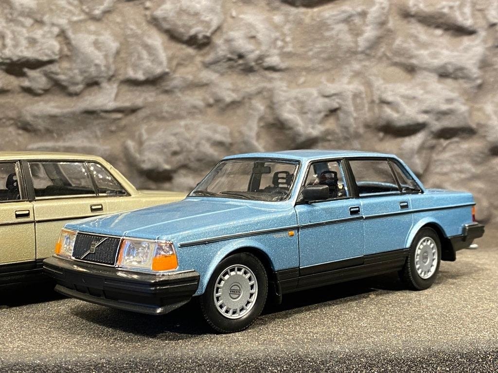 Skala 1/24 Häftig & snygg Volvo 240 GL, Blå från Nex models / Welly