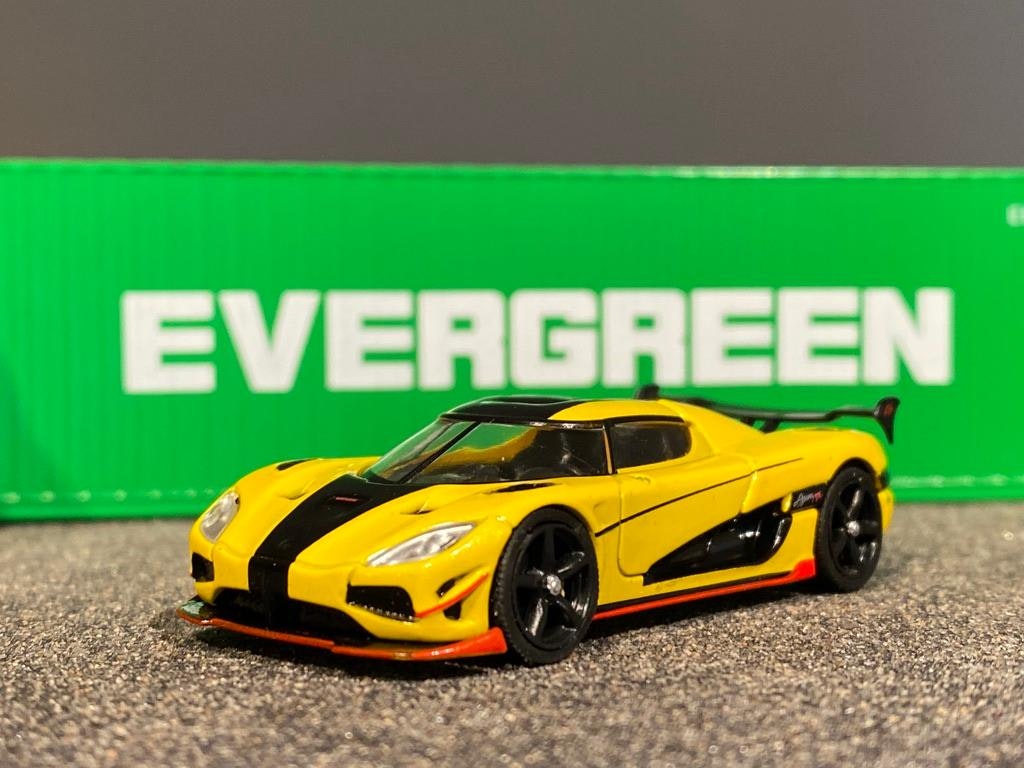 Skala 1/64 Exklusiv KOENIGSEGG AGERA RS, Gul/svart från TARMAC works