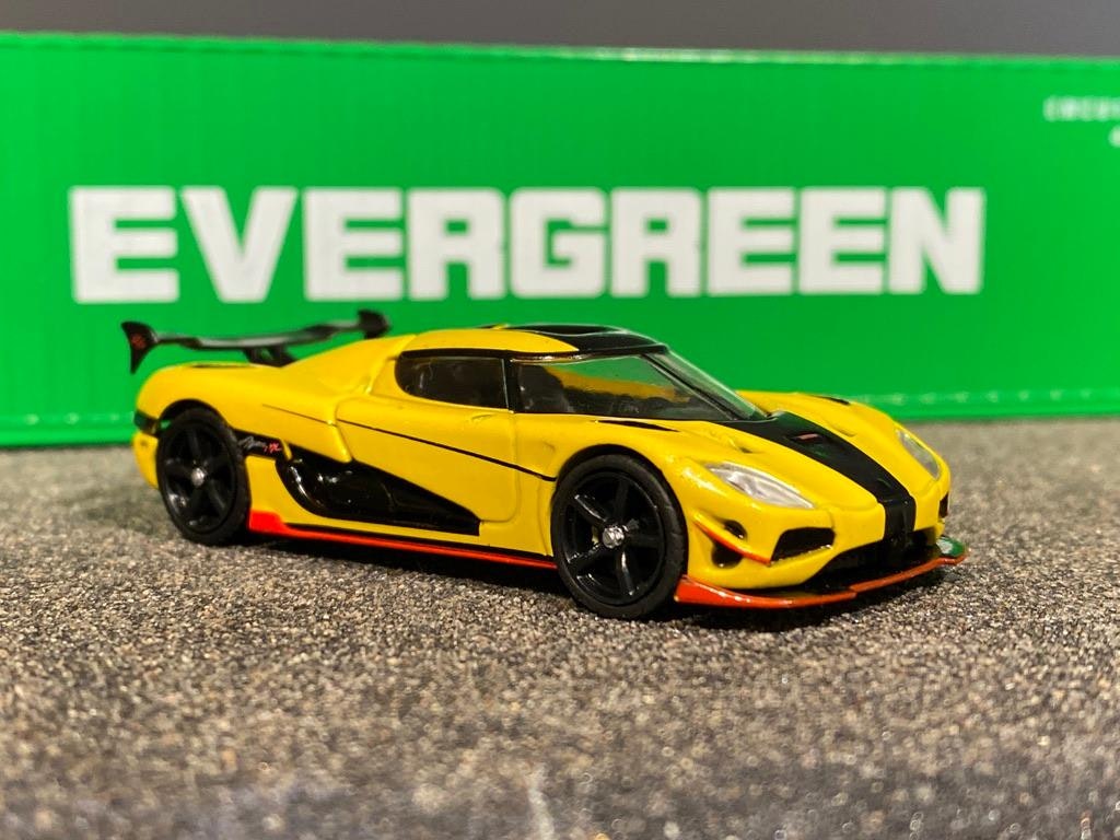 Skala 1/64 Exklusiv KOENIGSEGG AGERA RS, Gul/svart från TARMAC works