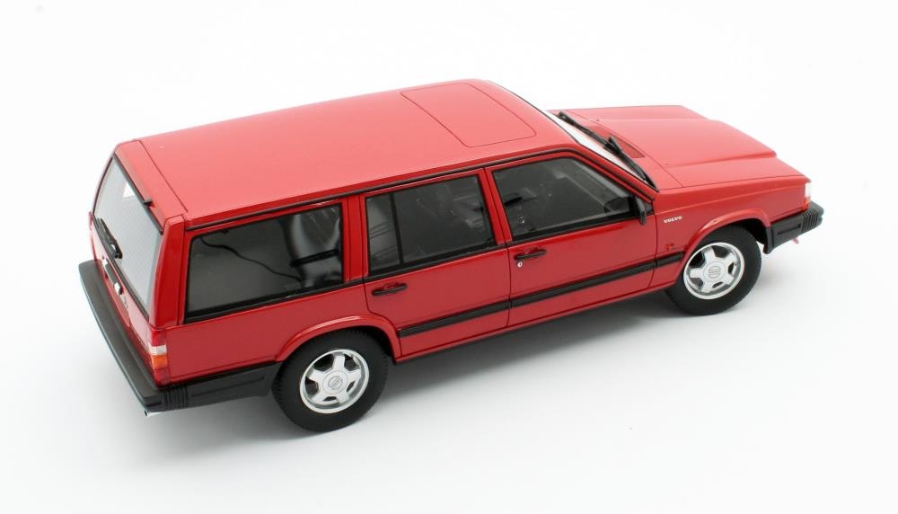 Skala 1/18 Volvo 740 Turbo, Röd från Cult Scale Models