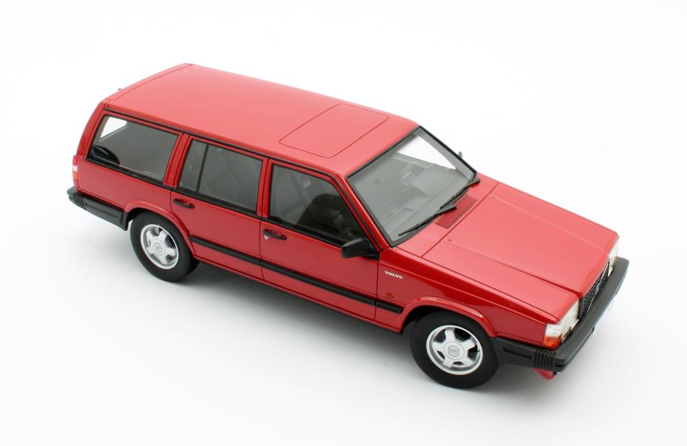 Skala 1/18 Volvo 740 Turbo, Röd från Cult Scale Models