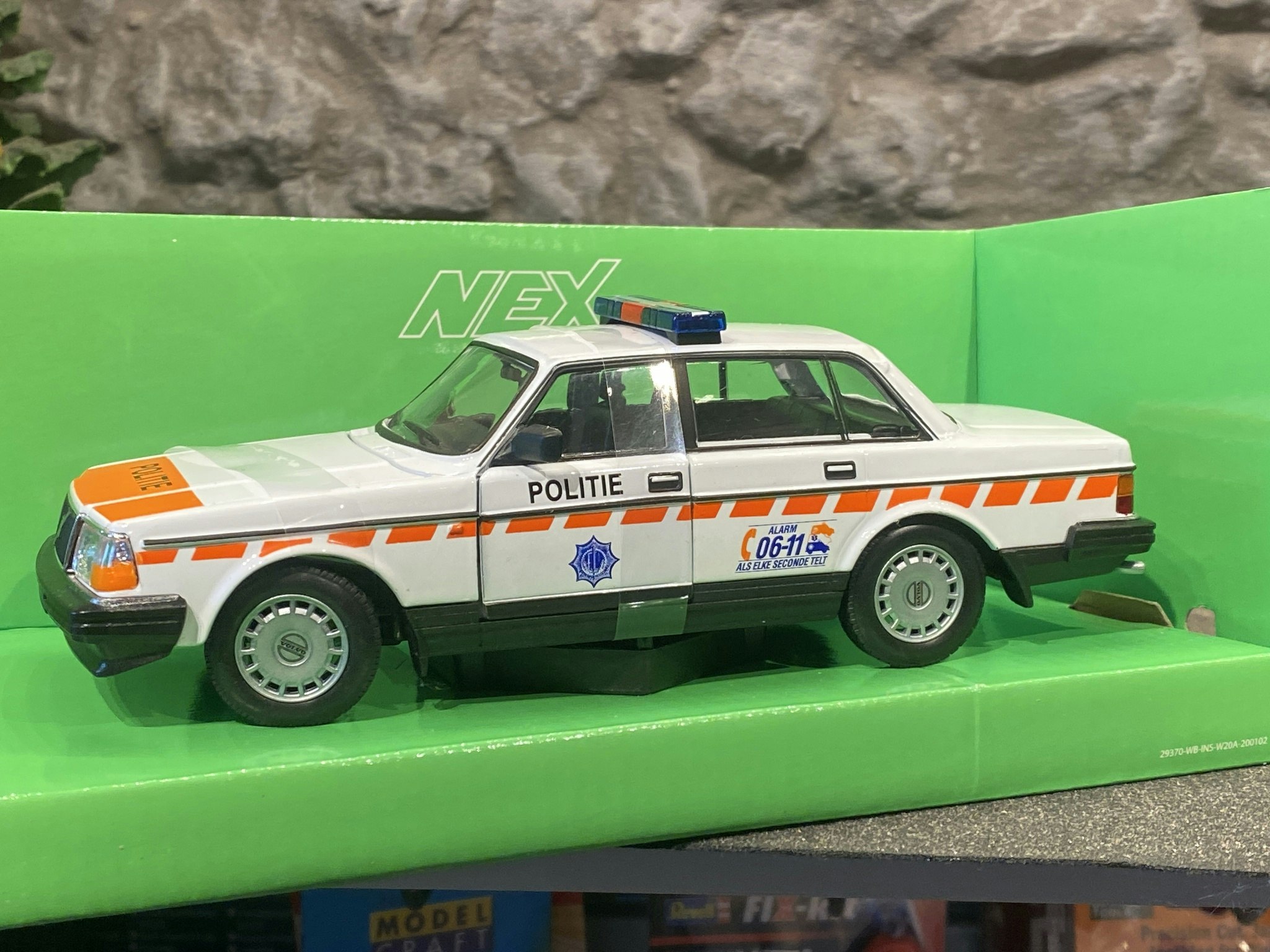 Skala 1/24 Volvo 240 GL, Nederländsk Polis "Politie" fr Welly