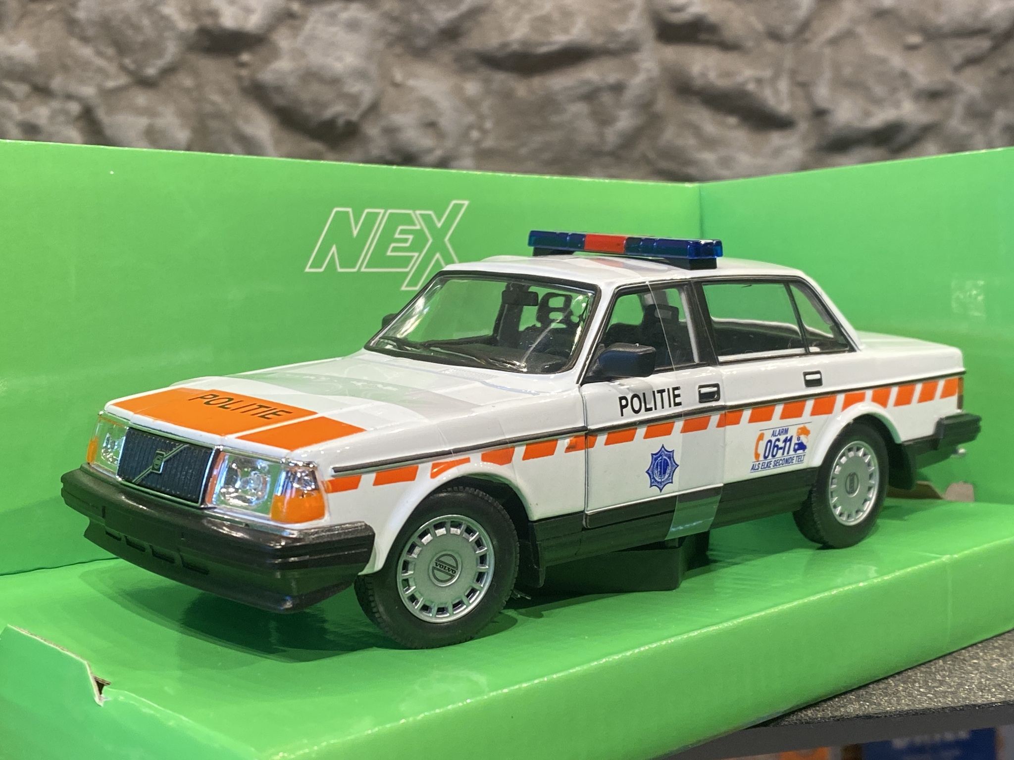 Skala 1/24 Volvo 240 GL, Nederländsk Polis "Politie" fr Welly