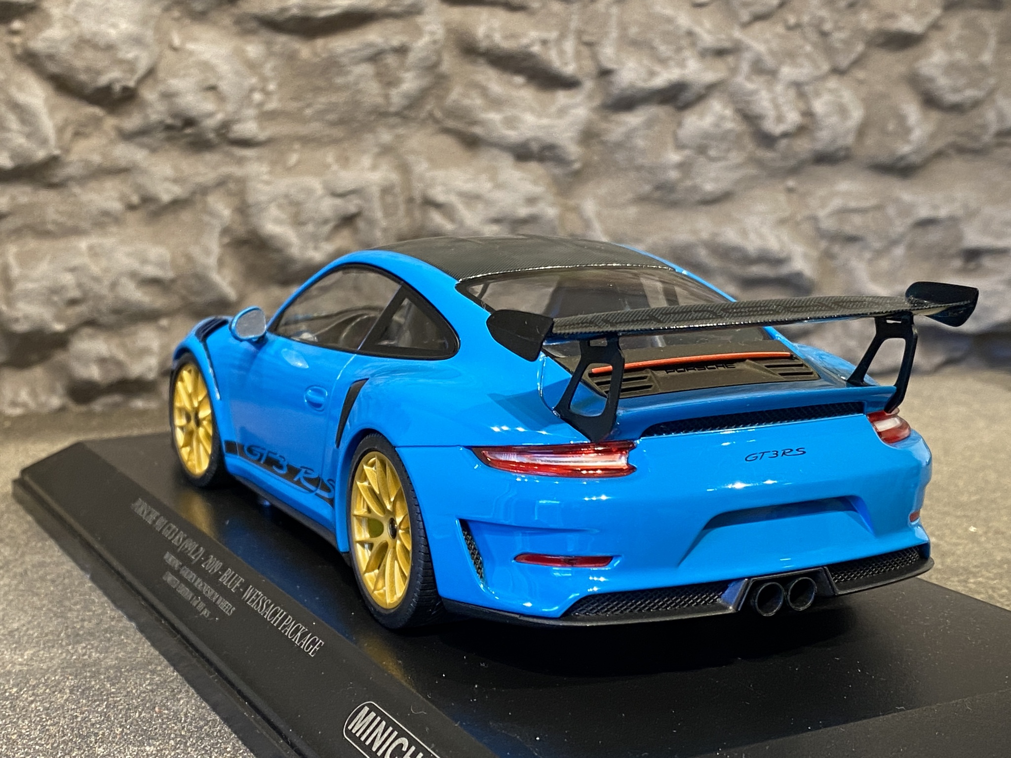 Skala 1/18 Porsche 911 GT3 RS (991.2) 2019, Miamiblå fr Minichamps