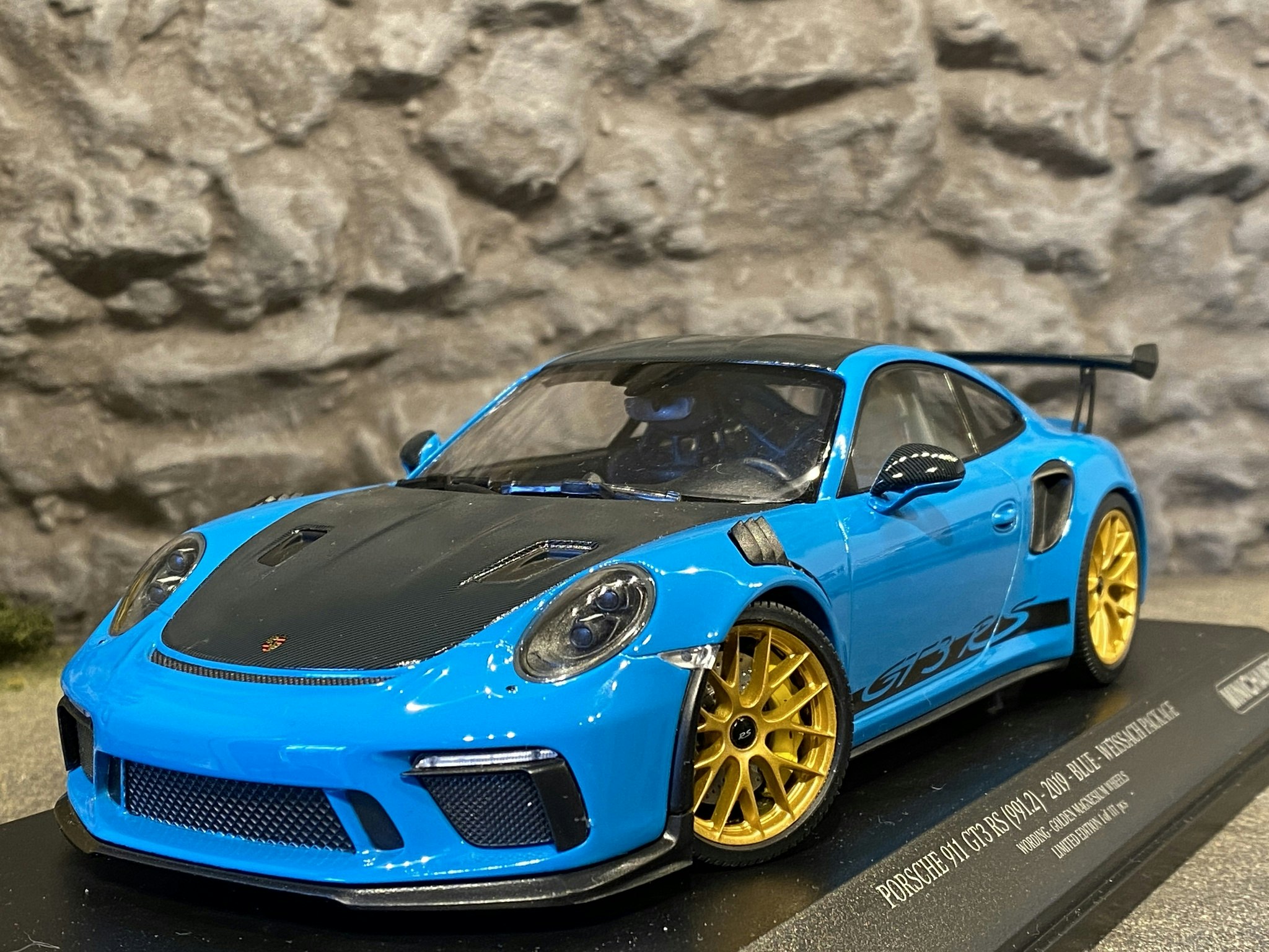 Skala 1/18 Porsche 911 GT3 RS (991.2) 2019, Miamiblå fr Minichamps