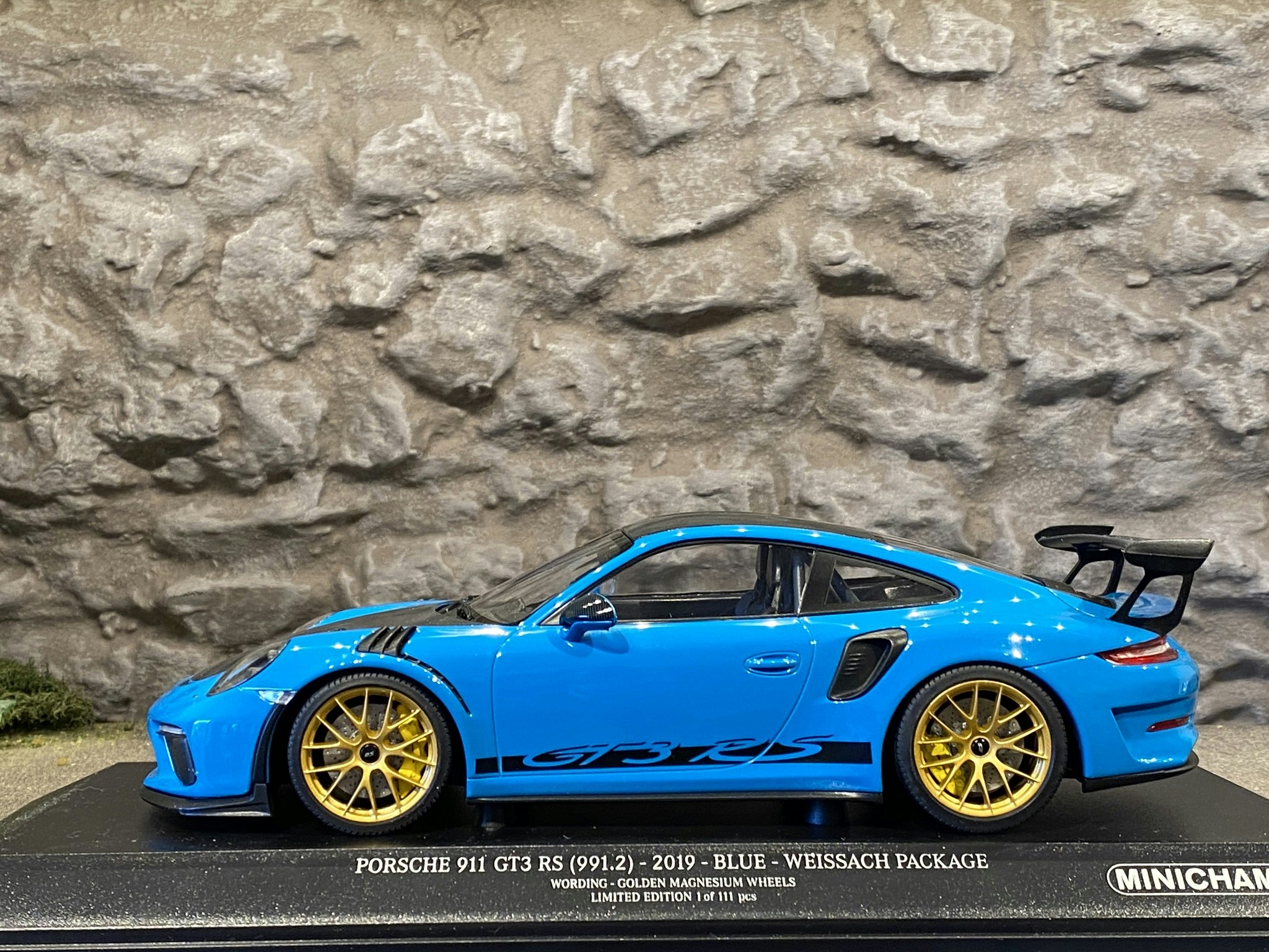 Skala 1/18 Porsche 911 GT3 RS (991.2) 2019, Miamiblå fr Minichamps