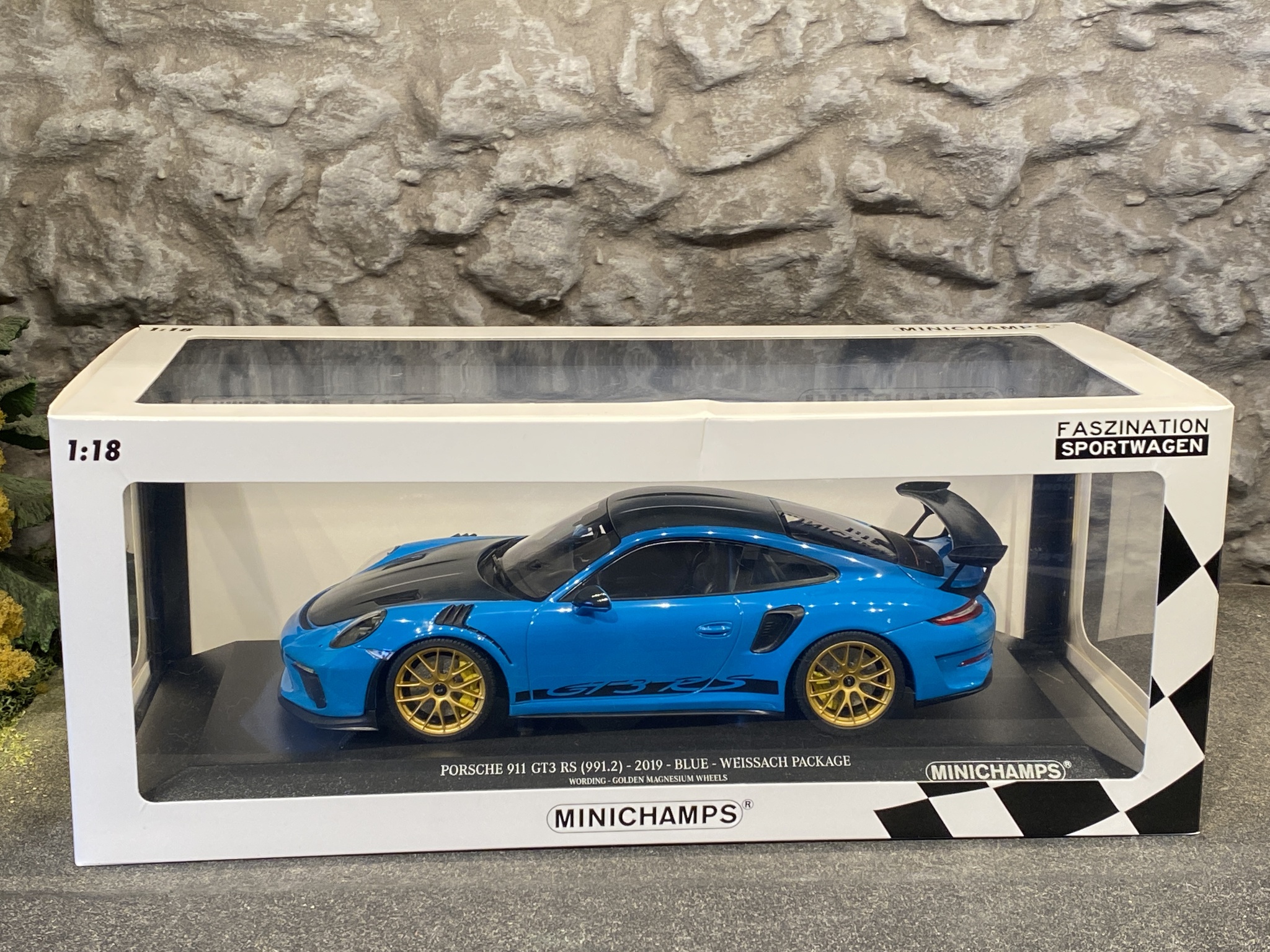 Skala 1/18 Porsche 911 GT3 RS (991.2) 2019, Miamiblå fr Minichamps
