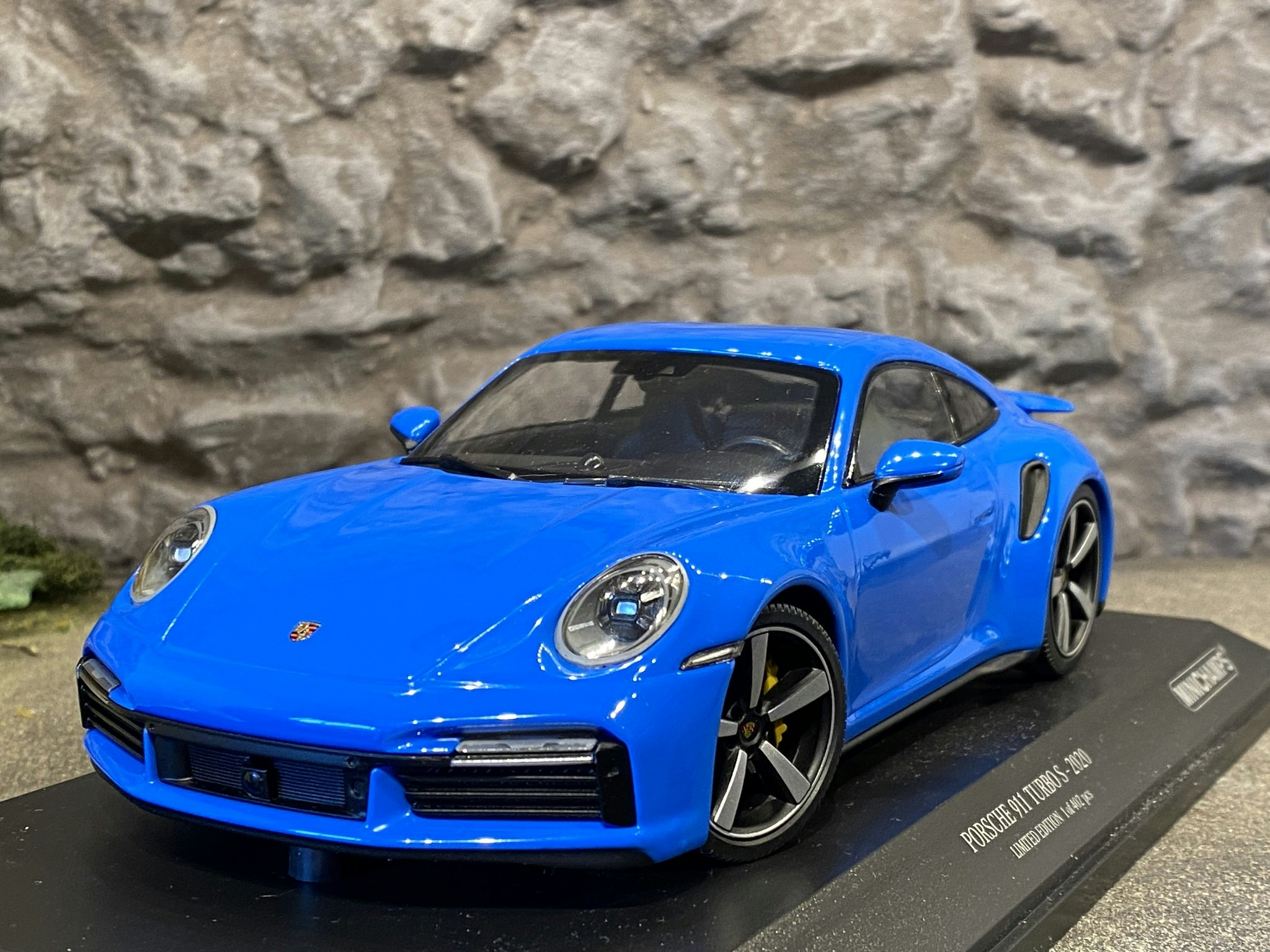 Skala 1/18 Porsche 911 Turbo S 2020, Blå fr Minichamps