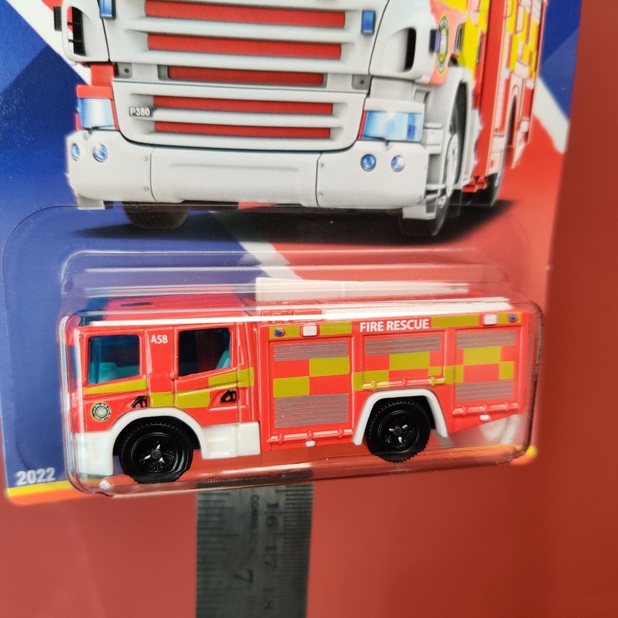 Skala 1/64 MATCHBOX - UK - SCANIA P360 Fire Truck