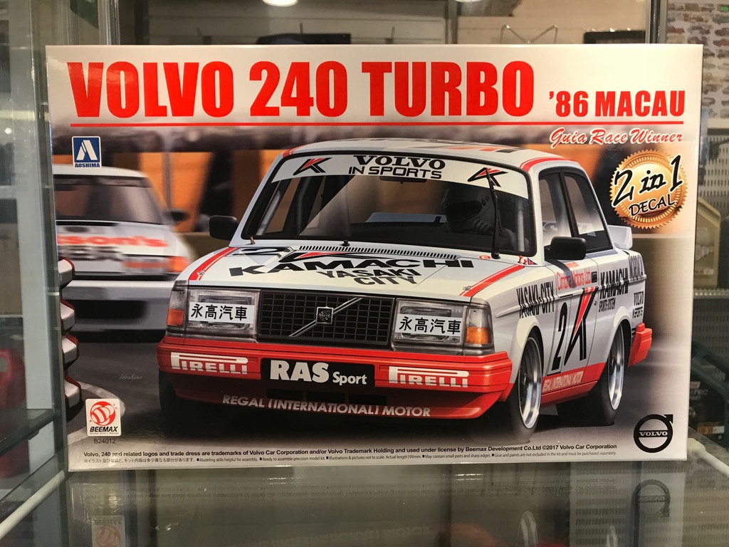 Skala 1/24 VÅR SUPERSUCCÉ! Byggmodell VOLVO 240 TURBO '86 Macau fr BEEMAX