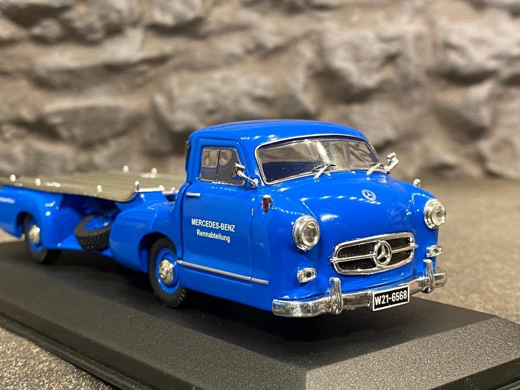 Skala 1/43 Mercedes-Benz Rennwagen 1955 blå fr IXO Models