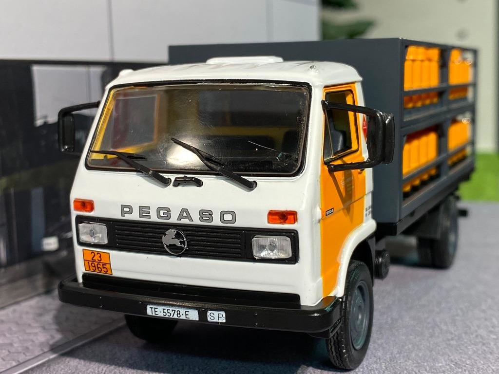 Skala 1/43 Pegaso Ekus - Repsol Butangas transport 1988' (Volkswagen LT) fr Ixo/Salvat