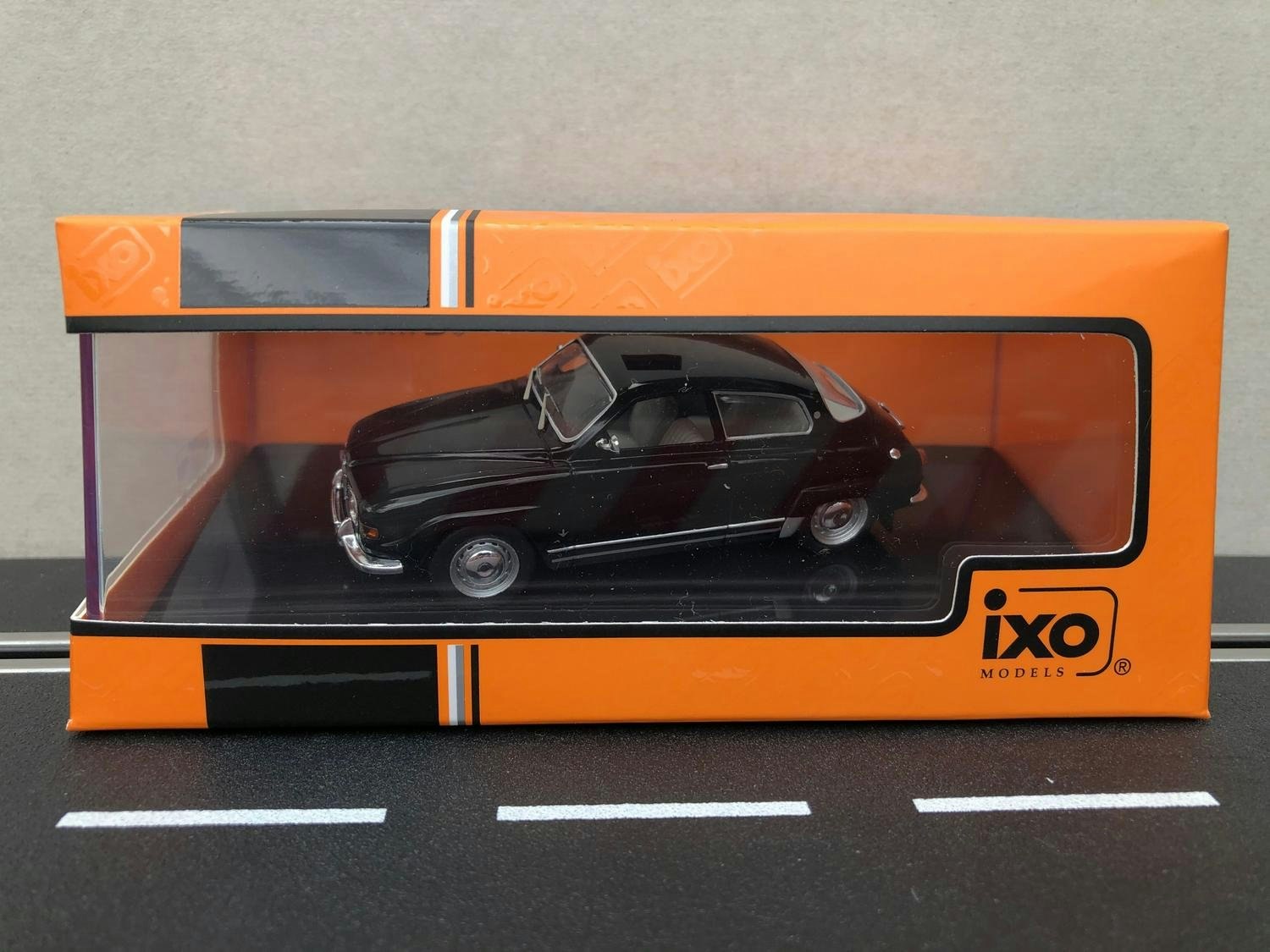 Skala 1/43 SAAB 96 V4, Svart, från IXO models