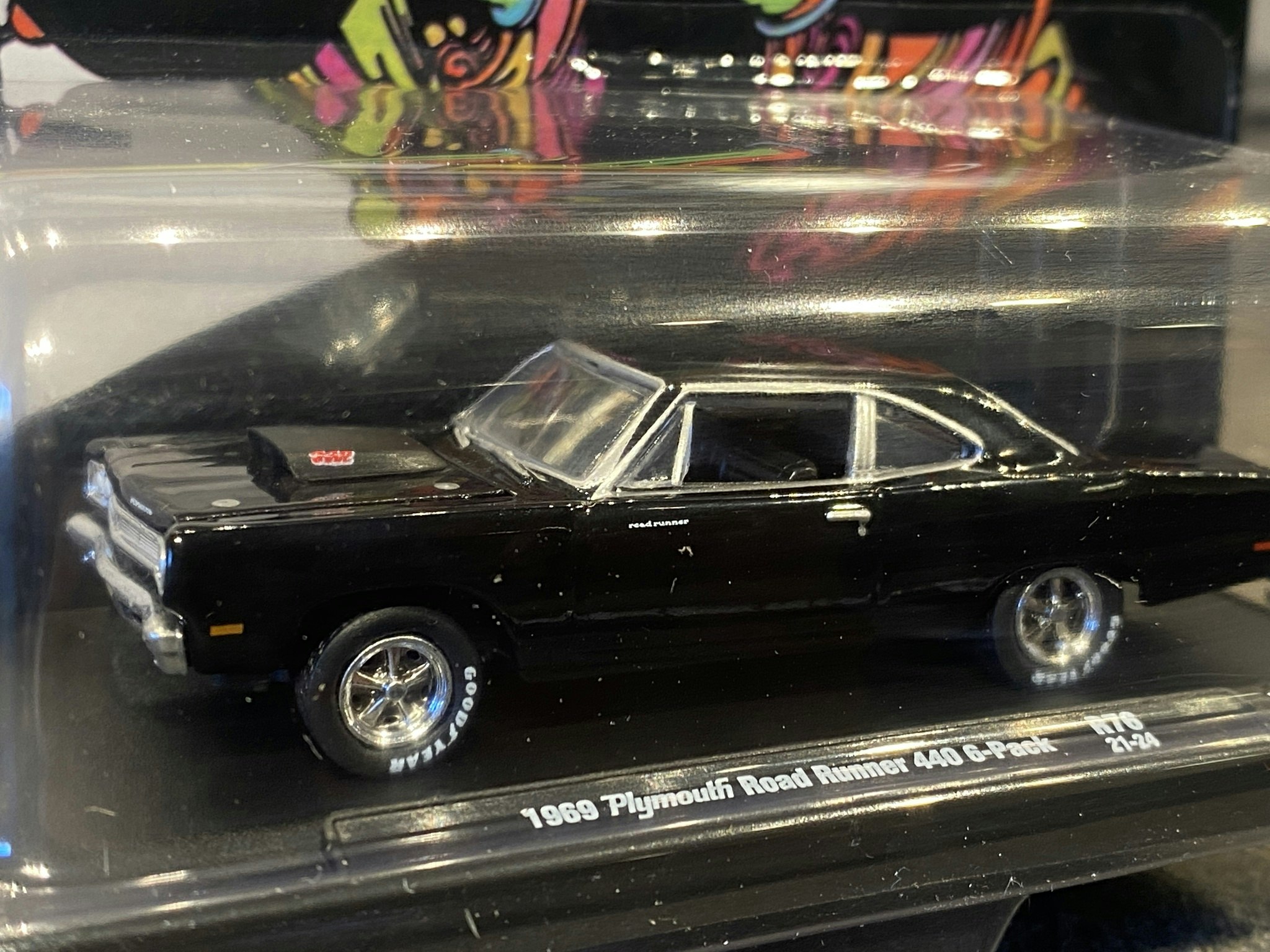 Skala 1/64 Plymouth Road Runner 440 6-pack 69' fr M2