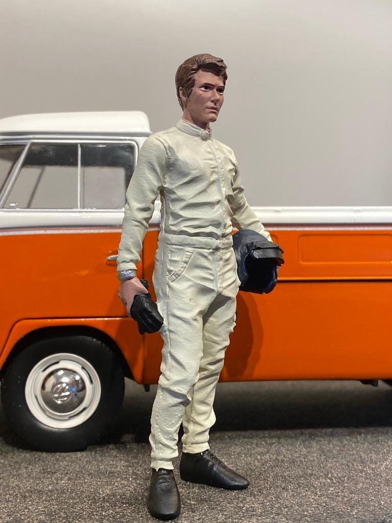 Skala 1/18 Racerföraren Steve tar av sig hjälmen - American Diorama