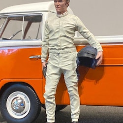 Skala 1/18 Racerföraren Steve tar av sig hjälmen - American Diorama