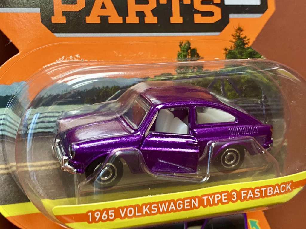 Skala 1/64 Matchbox "Moving parts" - Volkswagen Typ 3 Fastback