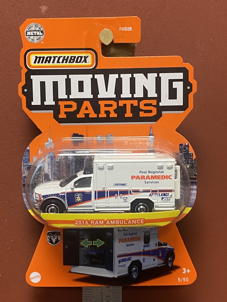 Skala 1/64 Matchbox "Moving parts" - RAM Ambulance 2016