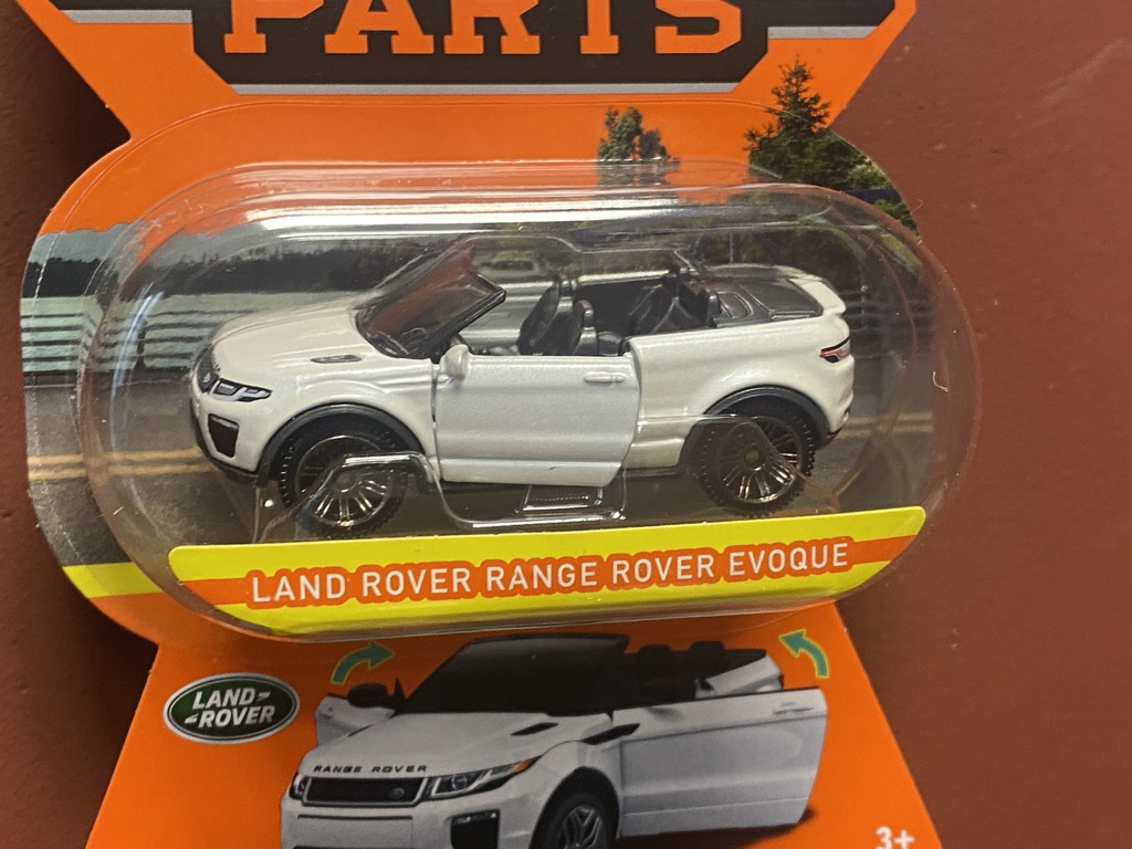 Skala 1/64 Matchbox "Moving parts" - Range Rover Evouqe
