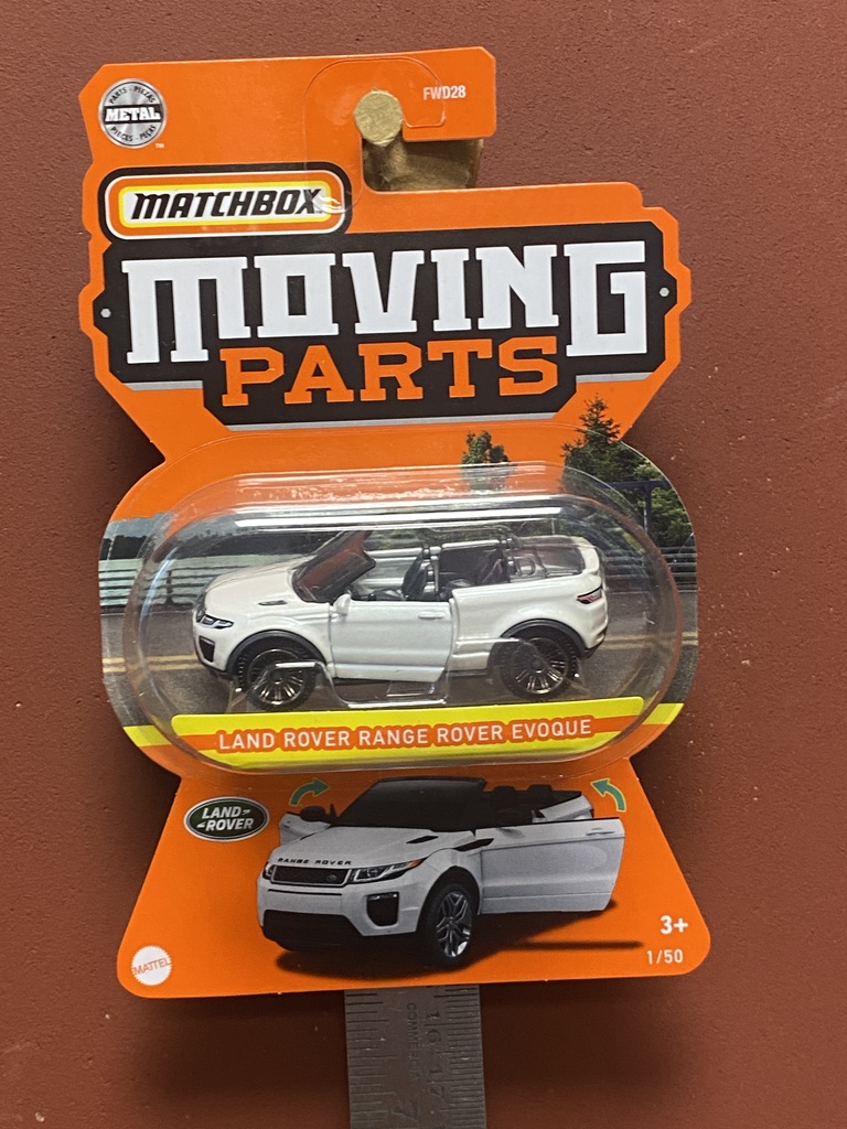 Skala 1/64 Matchbox "Moving parts" - Range Rover Evouqe