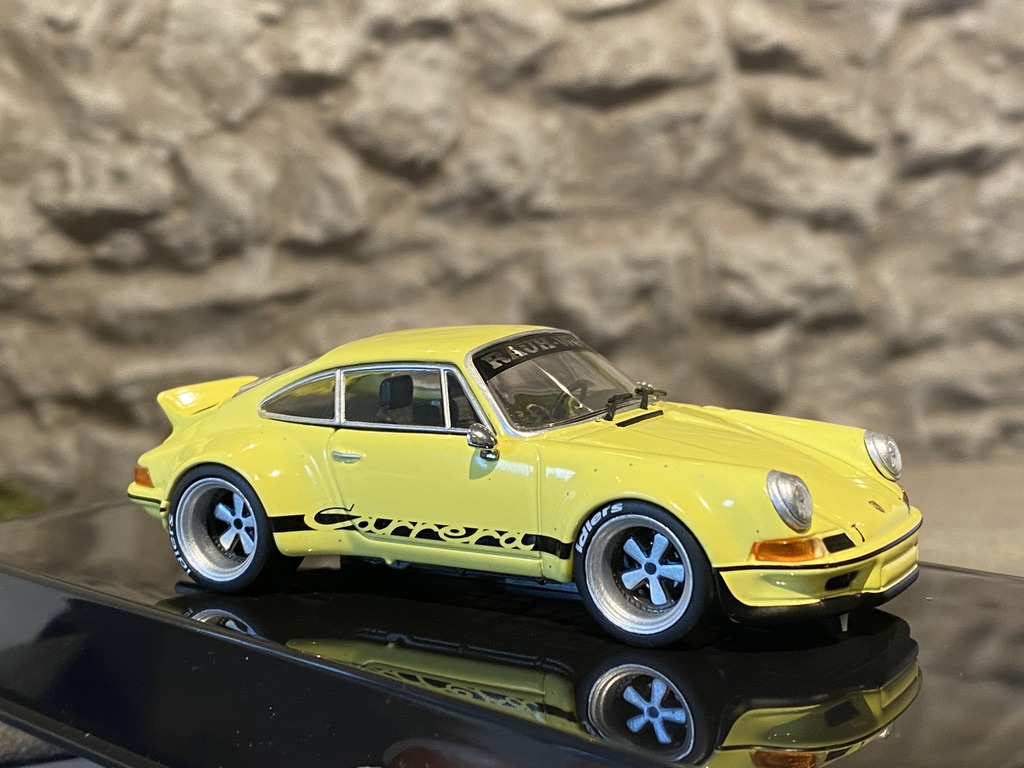 Skala 1/43 Porsche 911 RWB Ljusgul från IXO Models