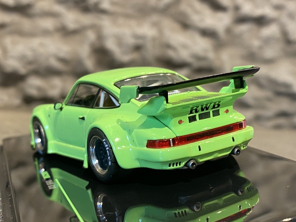 Skala 1/43 Porsche 911 (930) RWB Grön från IXO Models