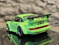 Skala 1/43 Porsche 911 (930) RWB Grön från IXO Models