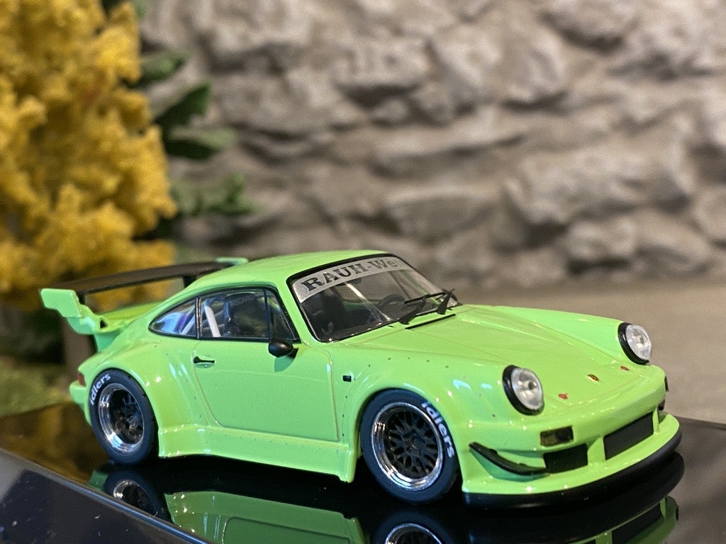 Skala 1/43 Porsche 911 (930) RWB Grön från IXO Models