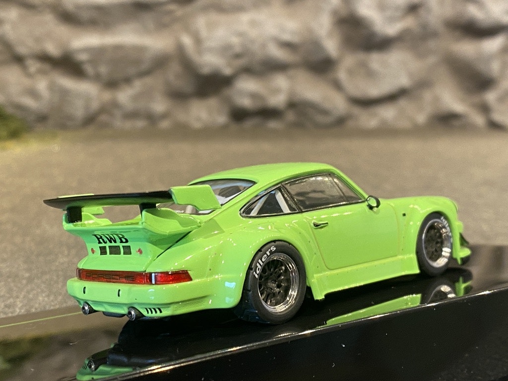 Skala 1/43 Porsche 911 (930) RWB Grön från IXO Models