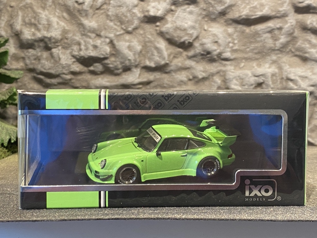 Skala 1/43 Porsche 911 (930) RWB Grön från IXO Models