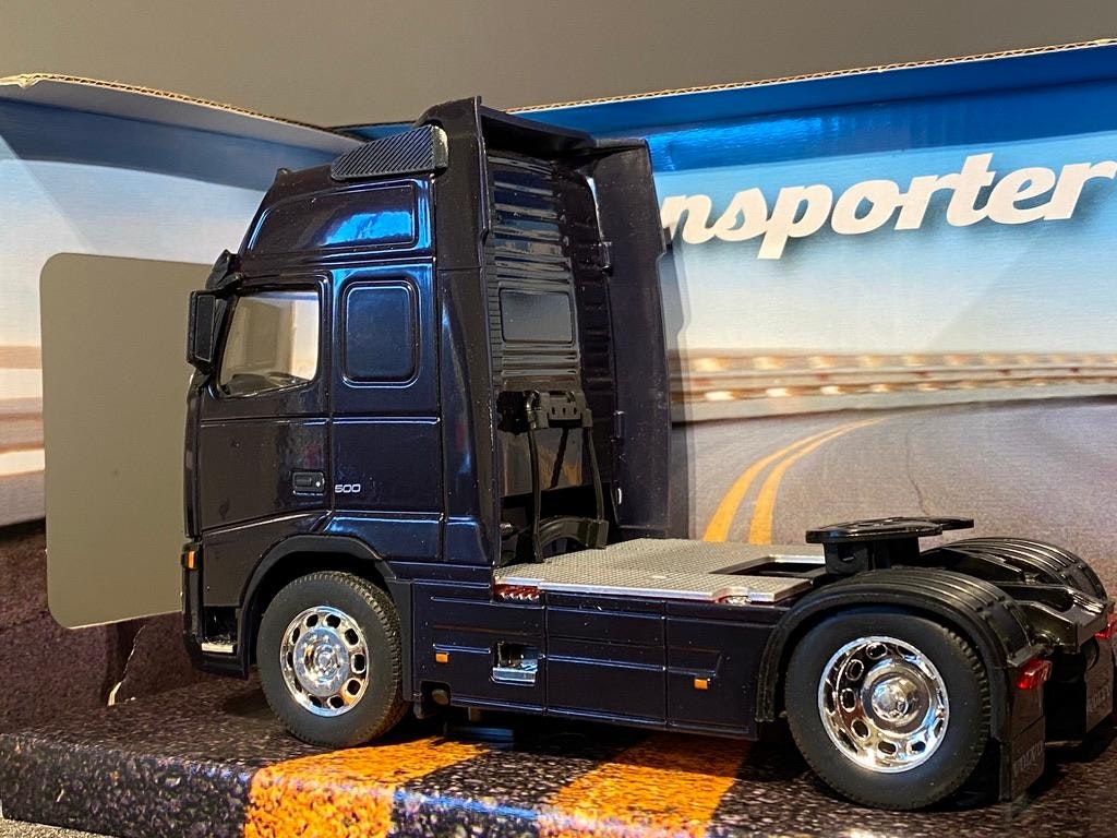 Skala 1/32 Transporter VOLVO FH12 mörkblå (Nästan svart) från WELLY