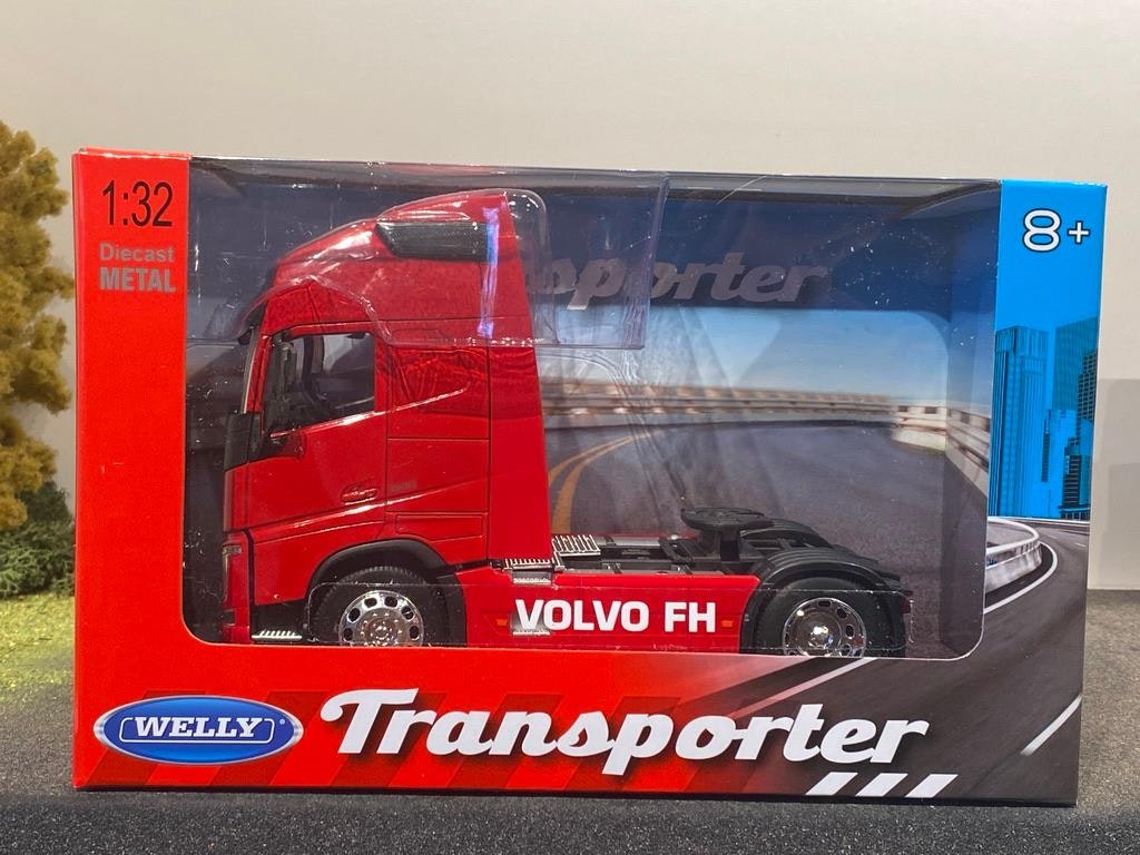 Skala 1/32 WELLY Transporter VOLVO FH Röd