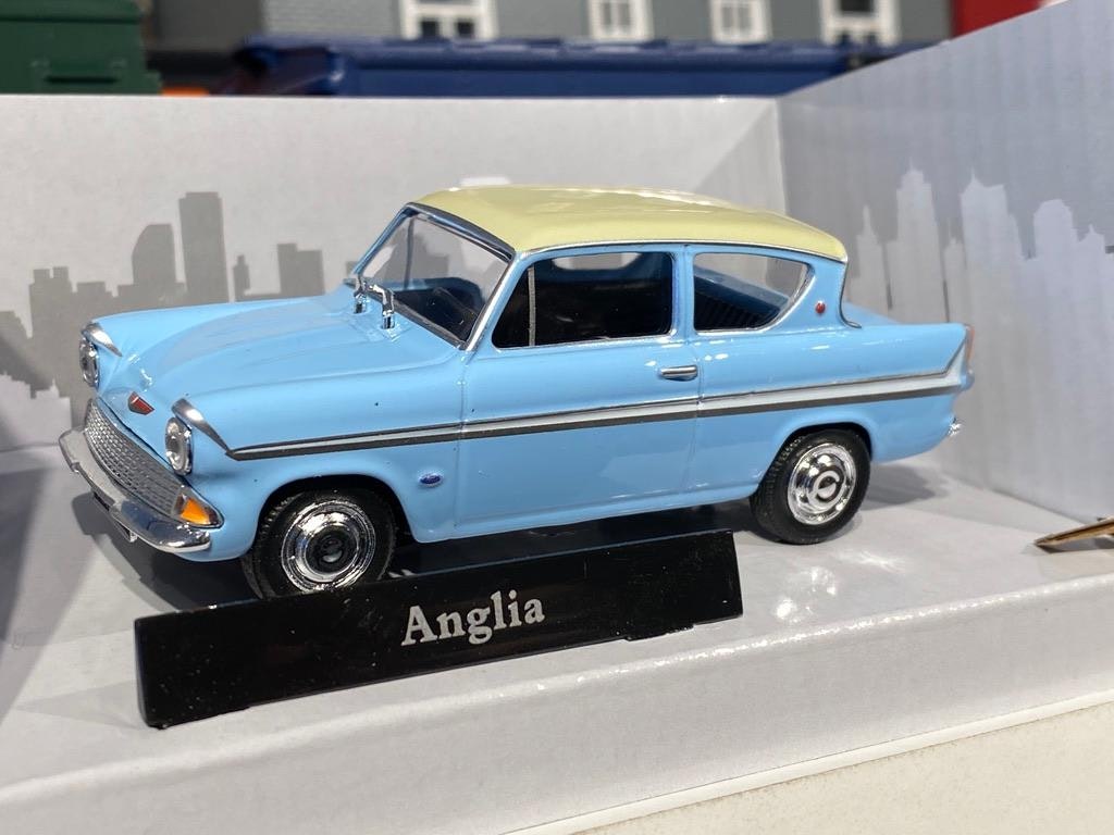 Skala 1/43 - Ford Anglia från Cararama