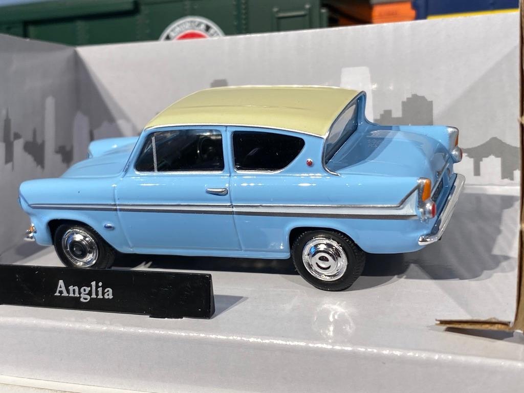 Skala 1/43 - Ford Anglia från Cararama