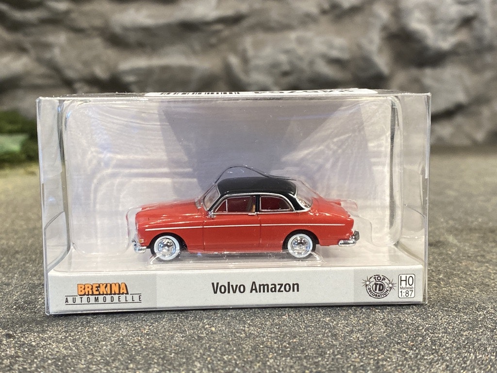 Skala 1/87 - Volvo Amazon , Röd m svart tak från Brekina - YAKOL