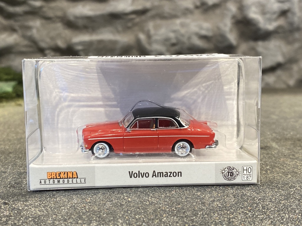 Skala 1/87 - Volvo Amazon , Röd m svart tak från Brekina