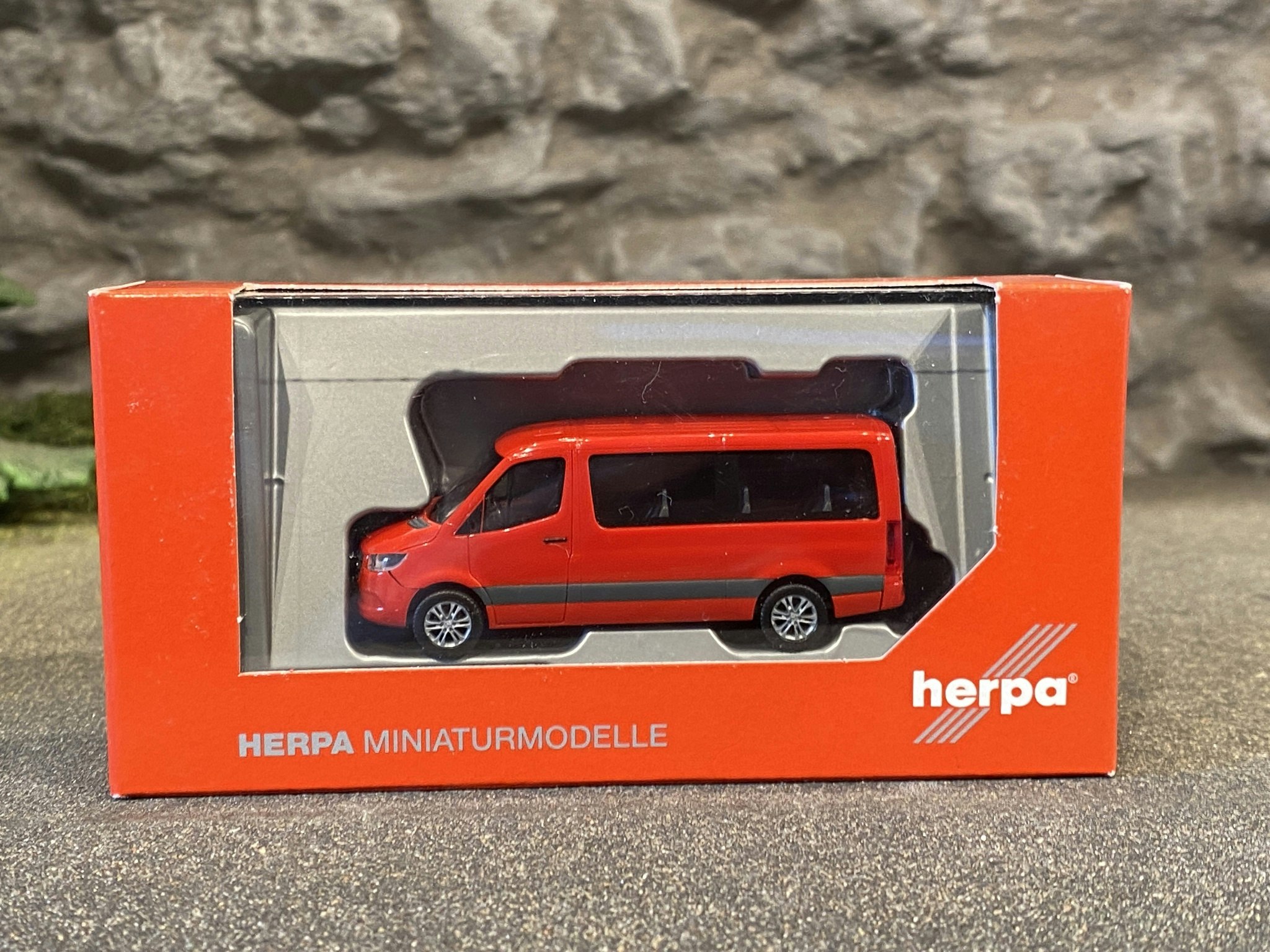 Skala 1/87 - Mercedes-Benz Sprinter Buss, Röd, från Brekina