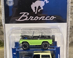Skala 1/64 2-pack med fypelarlift Ford Bronco 66'' fr M2