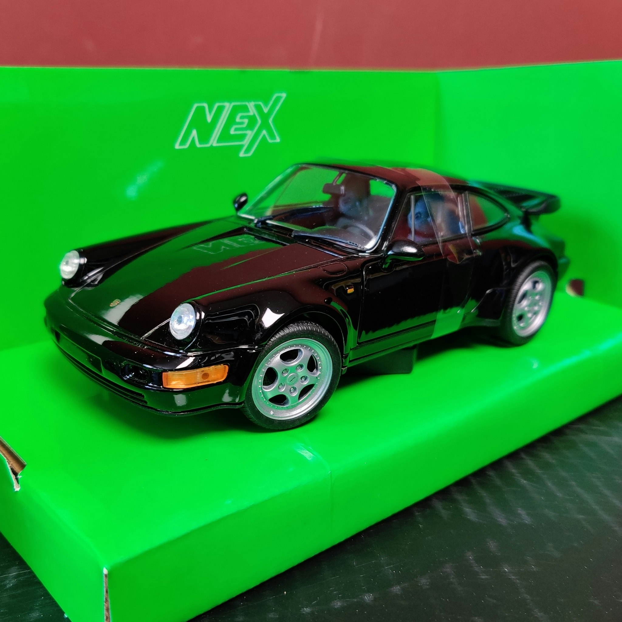 Skala 1/24 Porsche 964 Turbo (911) från Nex models / Welly