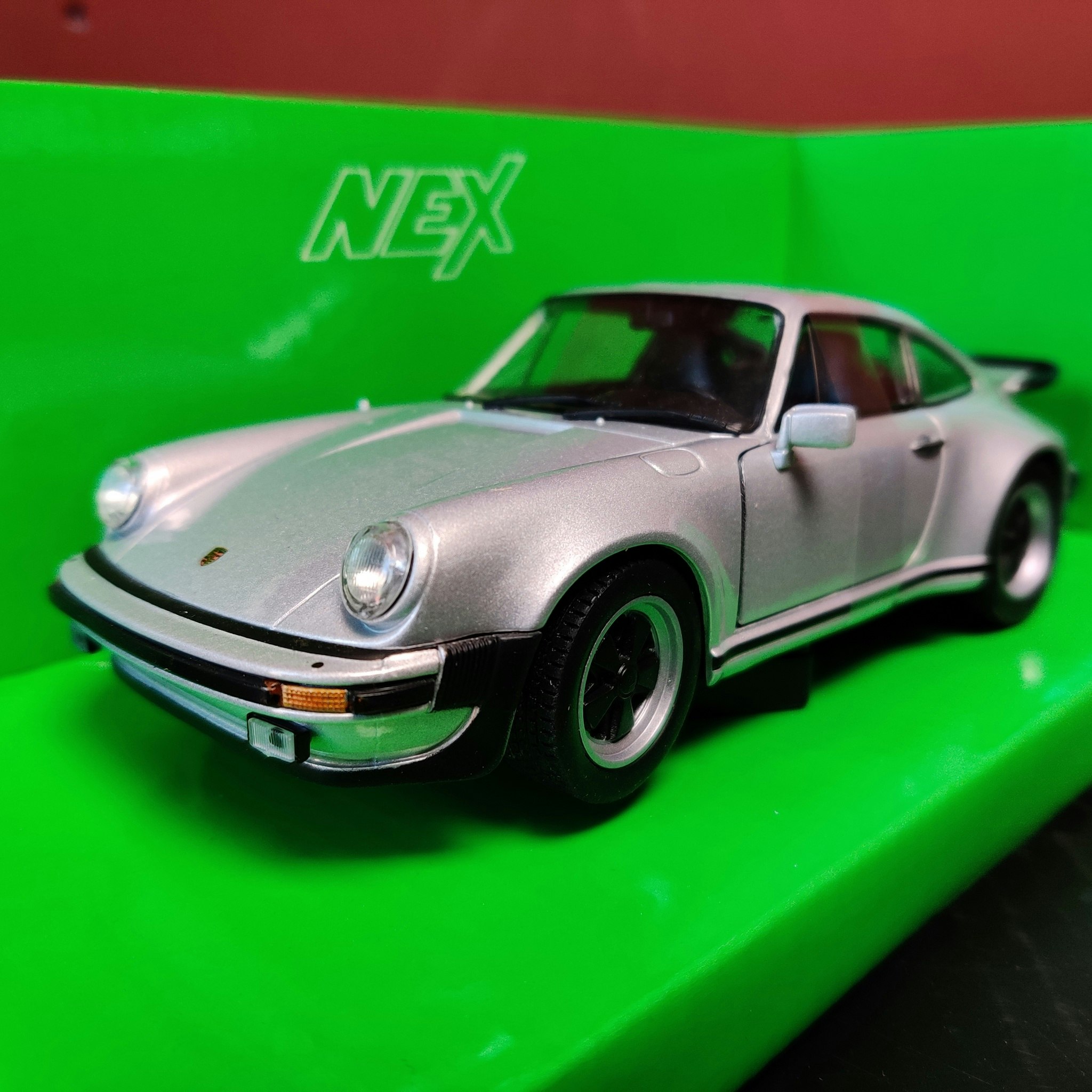 Skala 1/24 Porsche 911 Turbo från Nex models / Welly