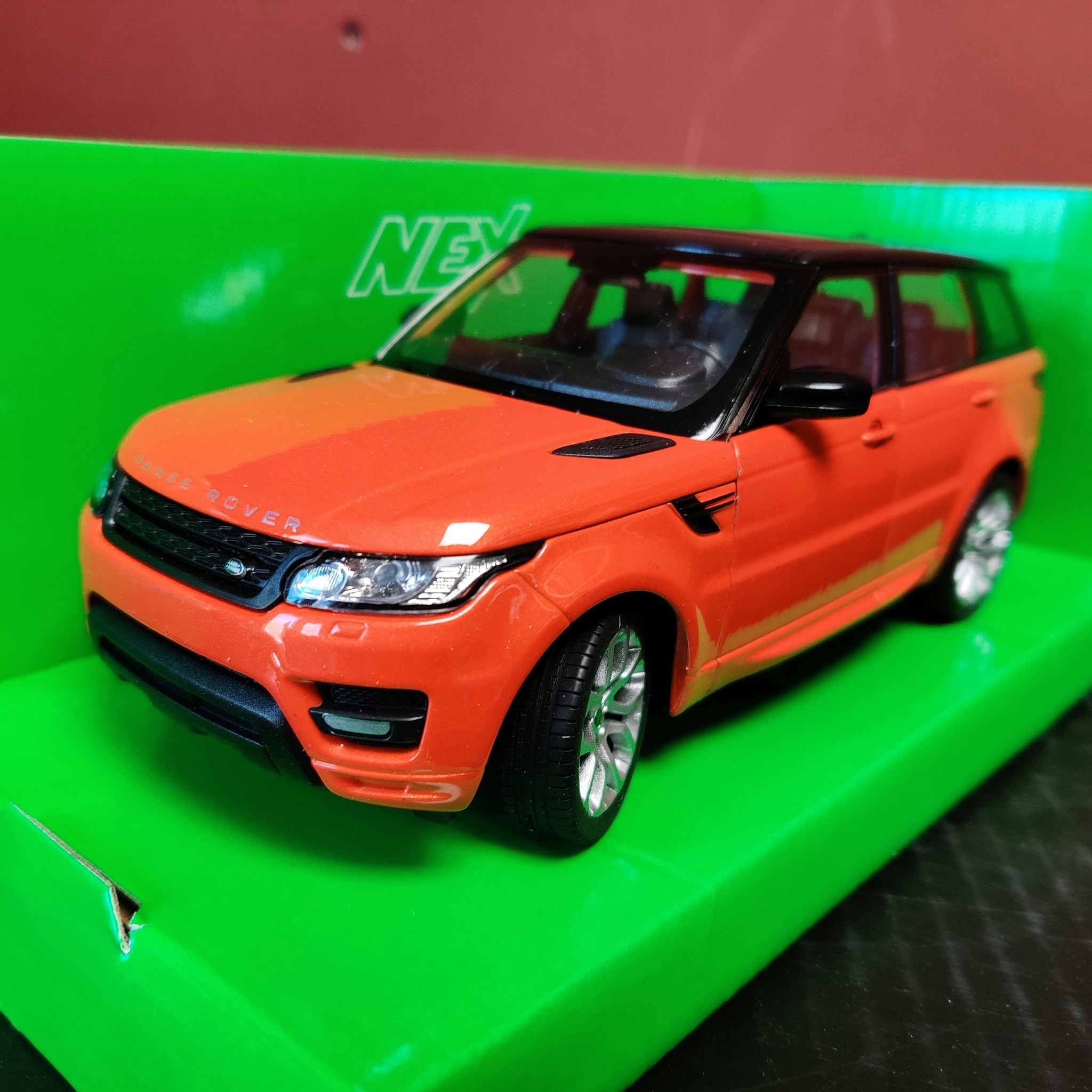 Skala 1/24 Range Rover Sport från Nex models / Welly