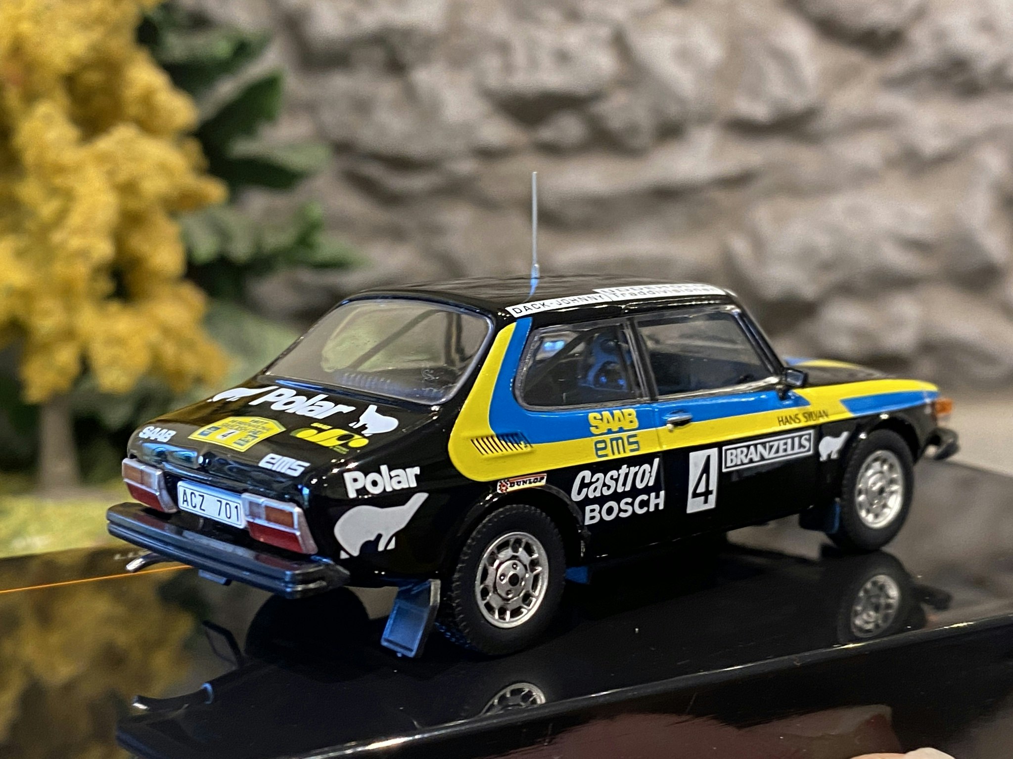 Skala 1/43 SAAB 99 EMS #4 77' Svenska Rallyt, S Blomqvist, H Sylvan fr IXO Models