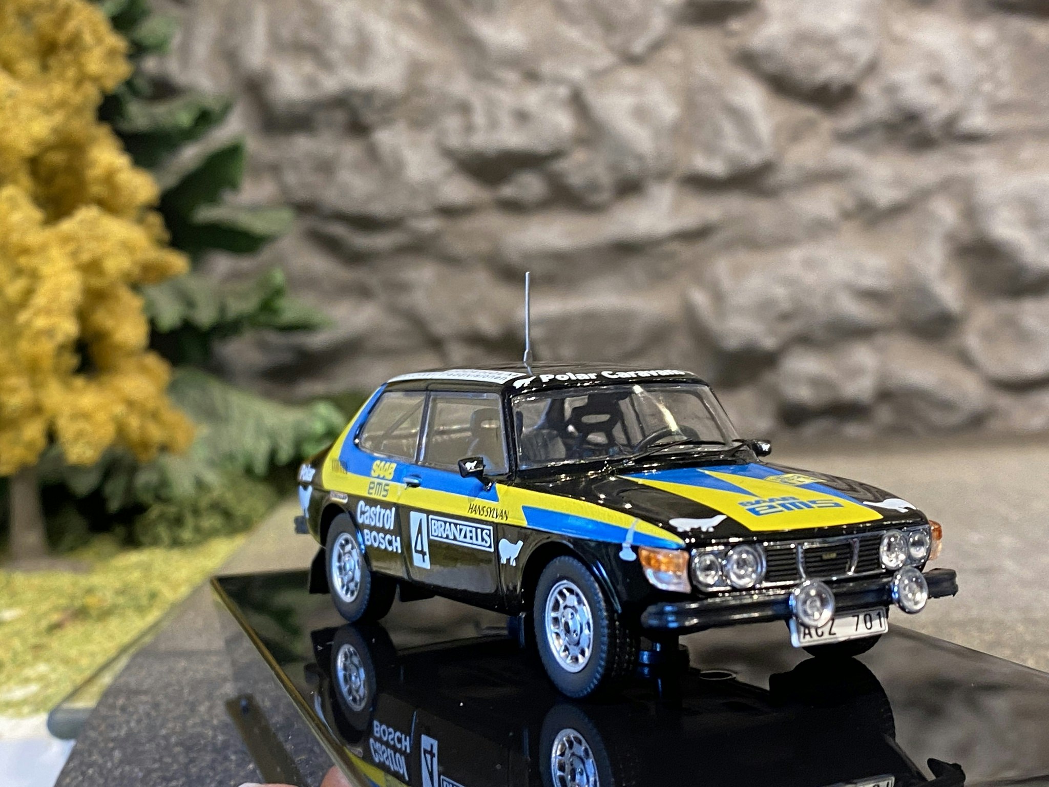 Skala 1/43 SAAB 99 EMS #4 77' Svenska Rallyt, S Blomqvist, H Sylvan fr IXO Models