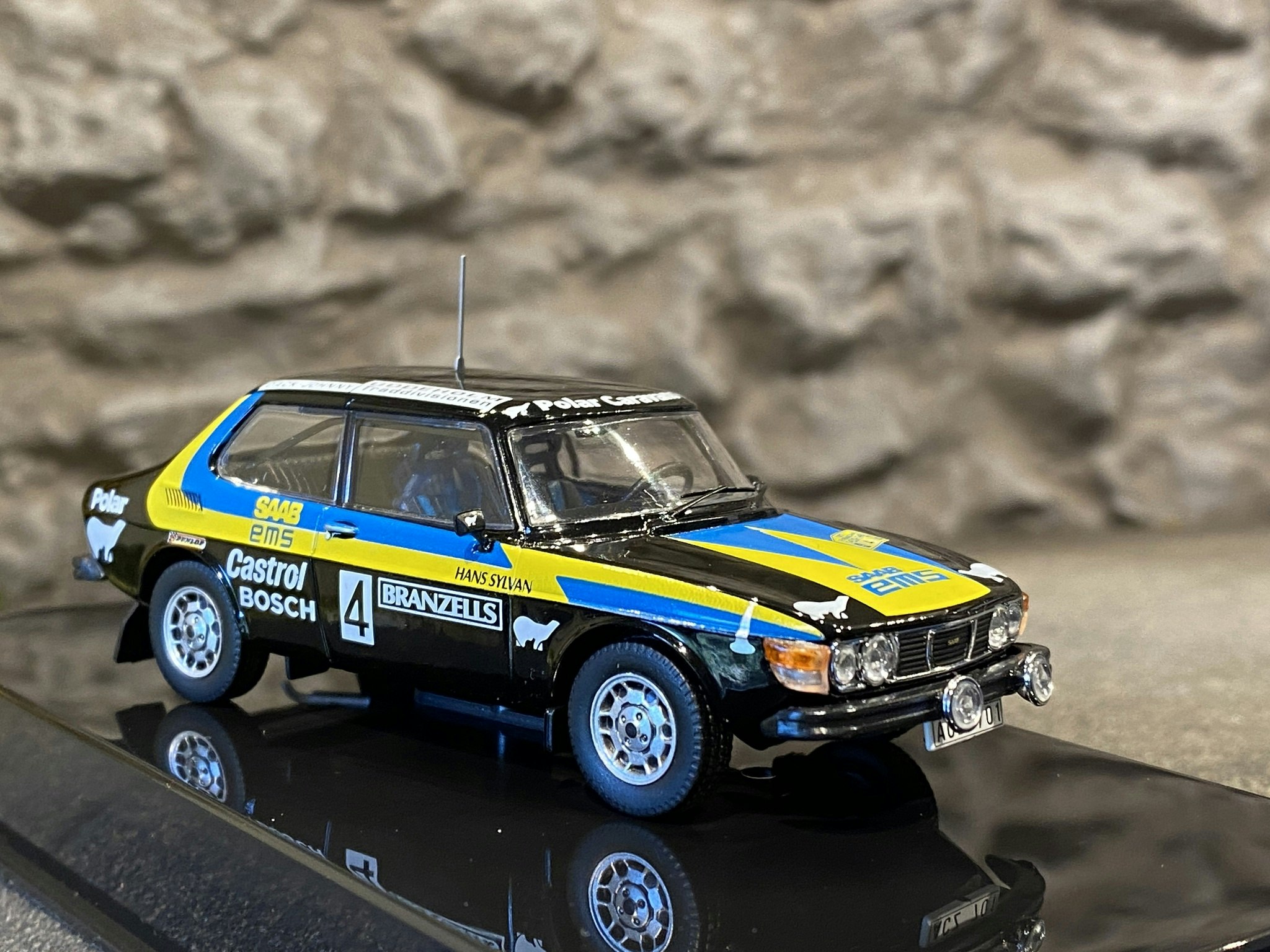 Skala 1/43 SAAB 99 EMS #4 77' Svenska Rallyt, S Blomqvist, H Sylvan fr IXO Models